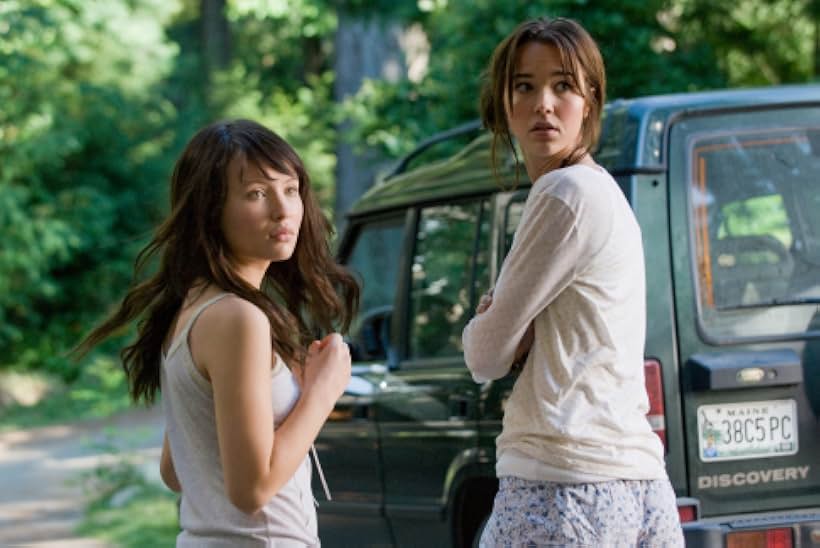 Emily Browning and Arielle Kebbel in The Uninvited (2009)