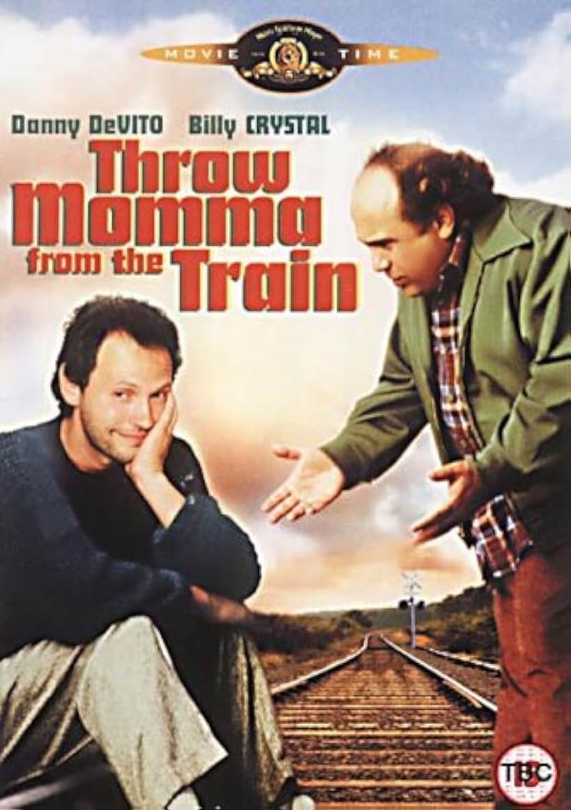 Billy Crystal and Danny DeVito in Throw Momma from the Train (1987)