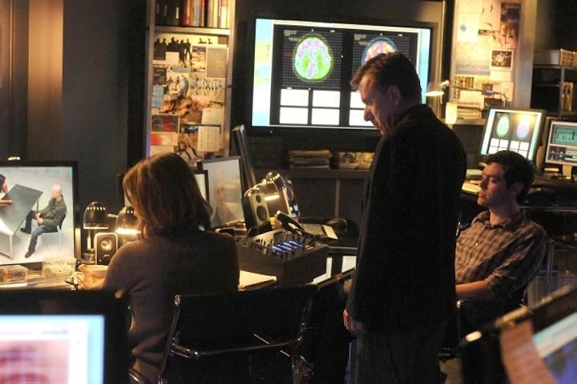 Tim Roth, Kelli Williams, and Brendan Hines in Lie to Me (2009)