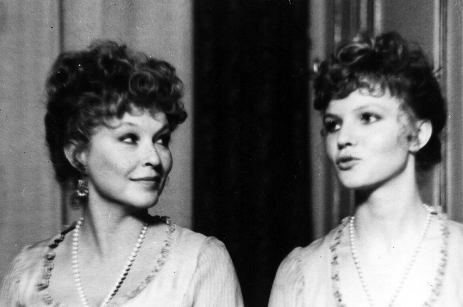 Marie-Véronique Maurin and Marina Vlady in Fort comme la mort (1982)