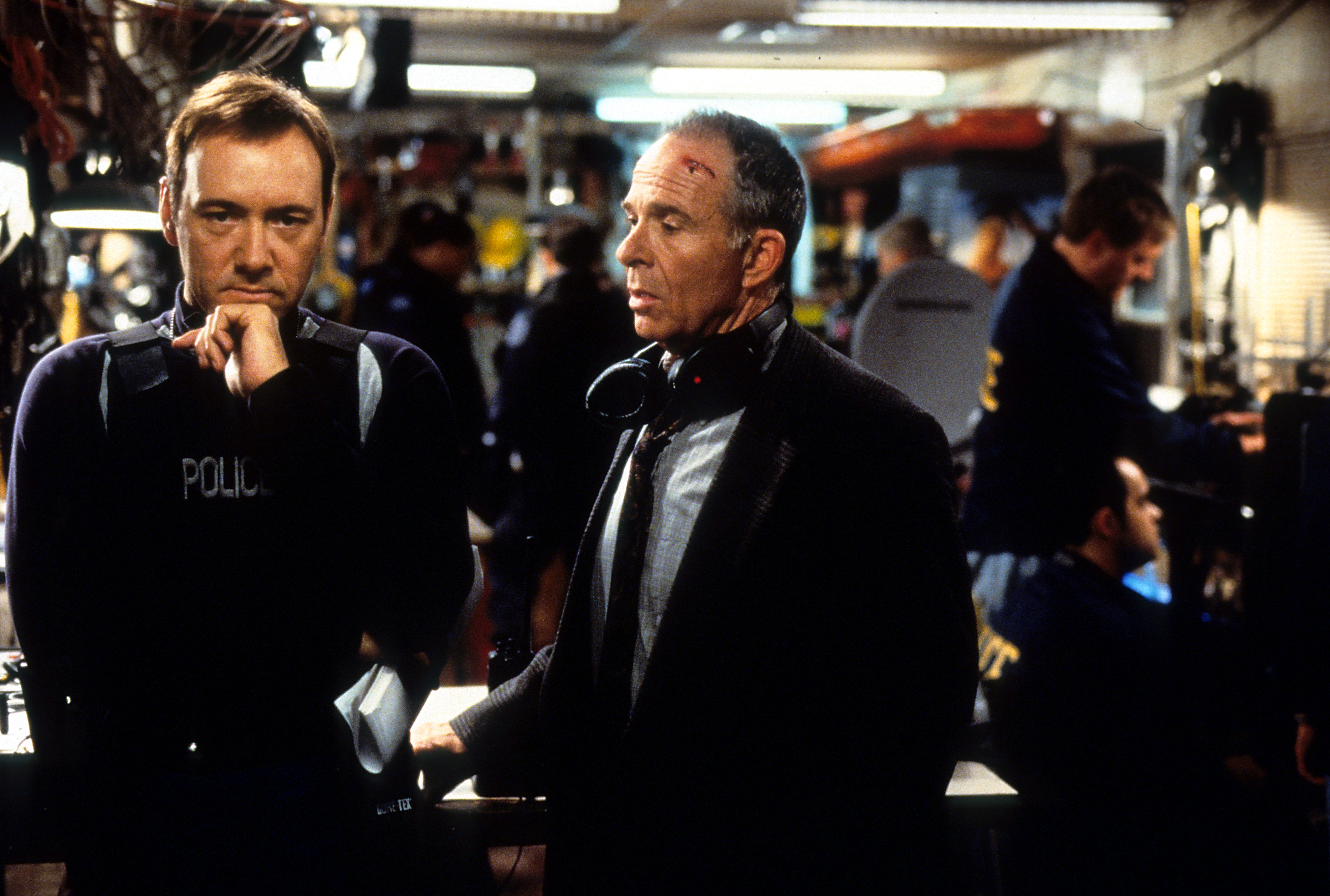 Kevin Spacey and Ron Rifkin in The Negotiator (1998)