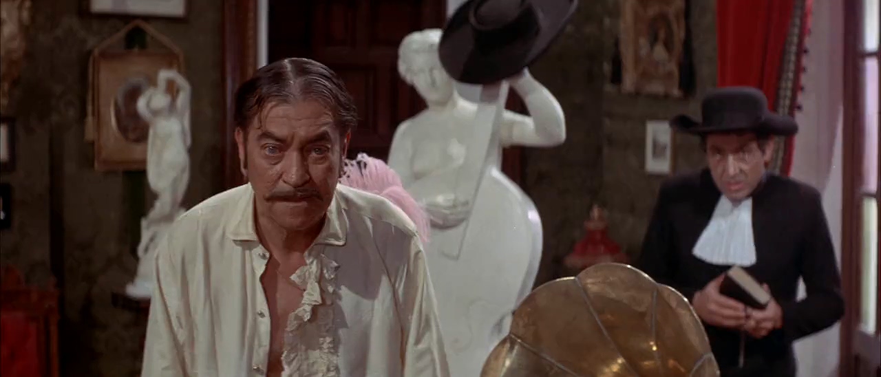 Carlos López Moctezuma in Viva Maria! (1965)