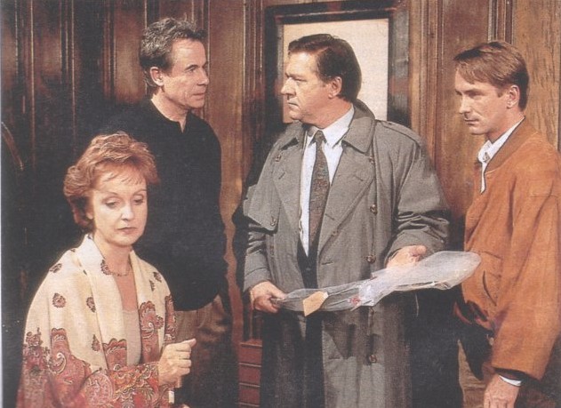 Pierre Hoden, Danièle Lebrun, François Marthouret, and Pierre Santini in Les cinq dernières minutes (1958)