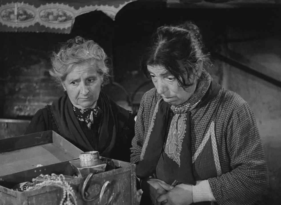 Lucetta Muratori and Maria Zanoli in The Swindle (1955)