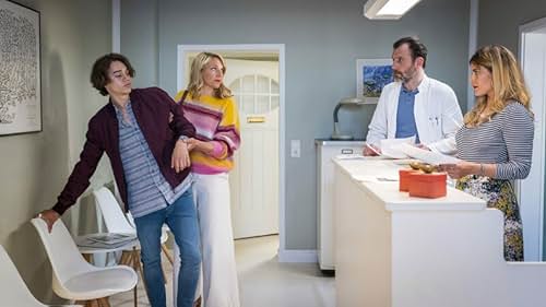 Tanja Wedhorn, Frederic Balonier, Benjamin Grüter, and Morgane Ferru in Mutter und Sohn (2022)