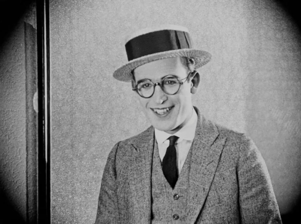 Harold Lloyd in Never Weaken (1921)