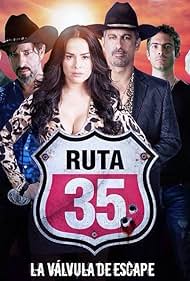 Osvaldo Benavides, Julio Bracho, Danna García, Isabel Moreno, and Miguel Rodarte in Ruta 35 (2016)