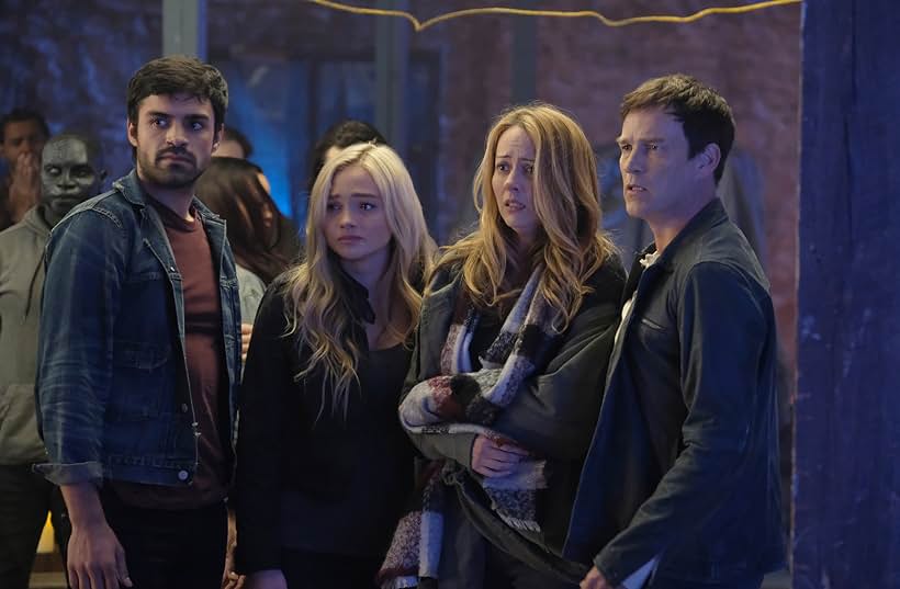 Amy Acker, Stephen Moyer, Natalie Alyn Lind, Sean Teale, and Jermaine Rivers in The Gifted (2017)