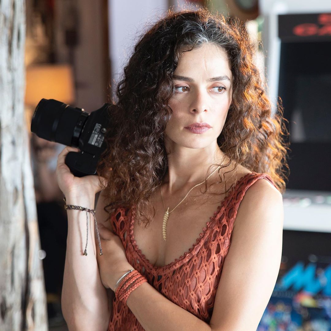 Özge Özpirinçci in The Way We Are (2020)