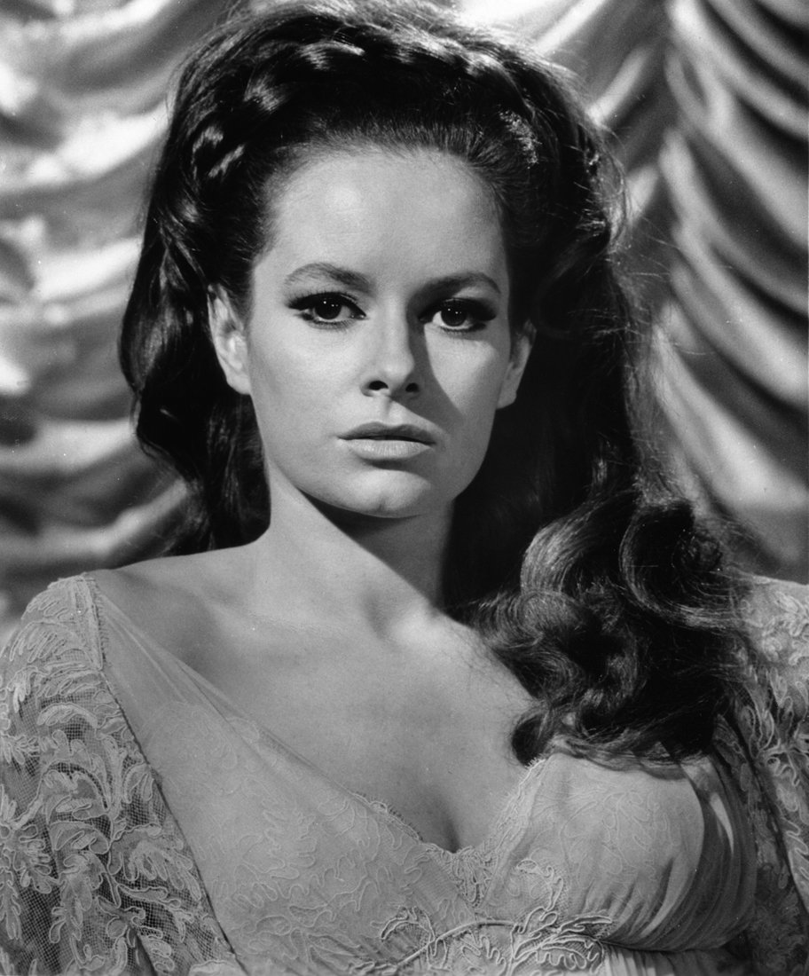 Luciana Paluzzi in Chuka (1967)