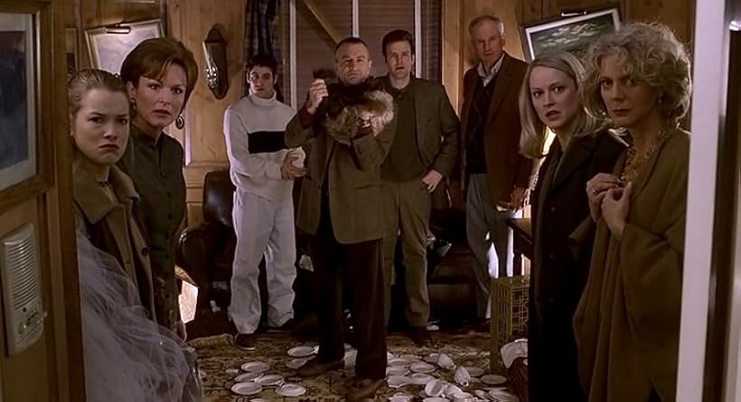 Robert De Niro, Blythe Danner, Teri Polo, Jon Abrahams, Nicole DeHuff, Phyllis George, Tom McCarthy, and James Rebhorn in Meet the Parents (2000)