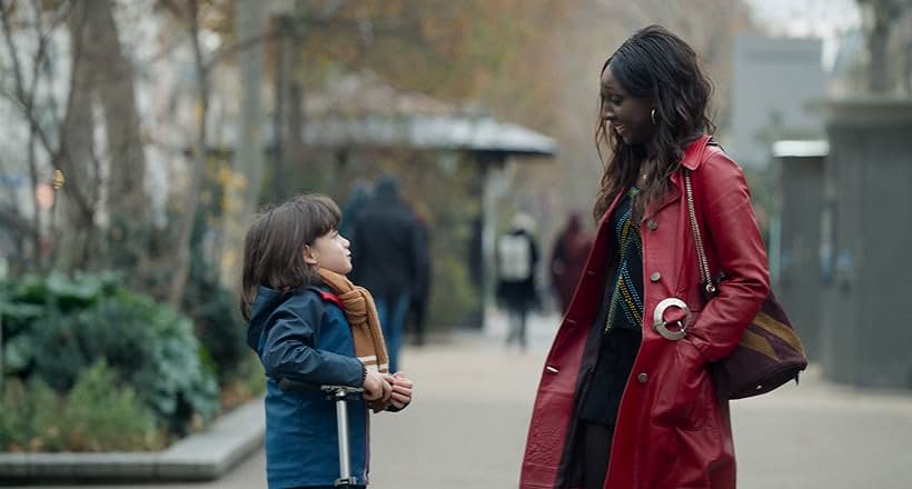 Vidal Arzoni and Eye Haïdara in Les femmes du square (2022)