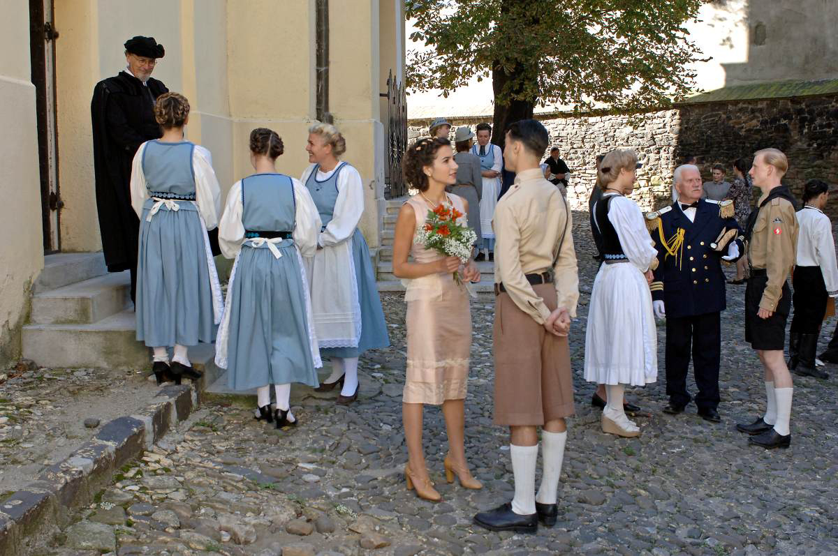 Marion Mitterhammer, Werner Prinz, Ioana Iacob, David Zimmerschied, and Axel Moustache in The Beheaded Rooster (2007)