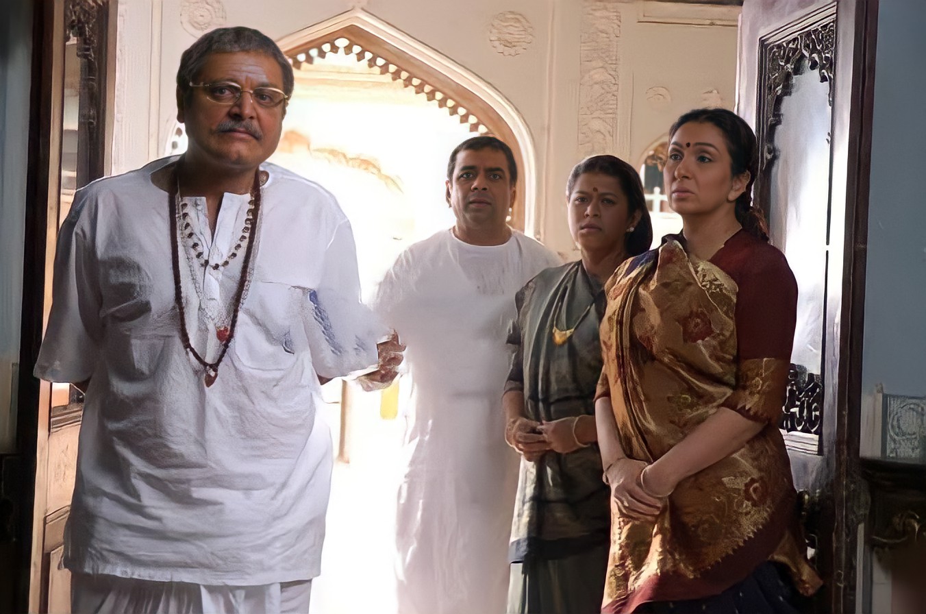 Paresh Rawal, Manoj Joshi, and Rasika Joshi in Bhool Bhulaiyaa (2007)