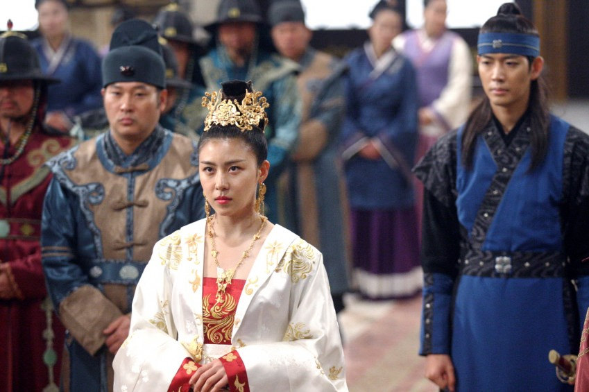 Ha Ji-Won and Choi Moo-seong in The Empress Ki (2013)