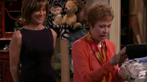 Carol Burnett and Wendie Malick in Hot in Cleveland (2010)