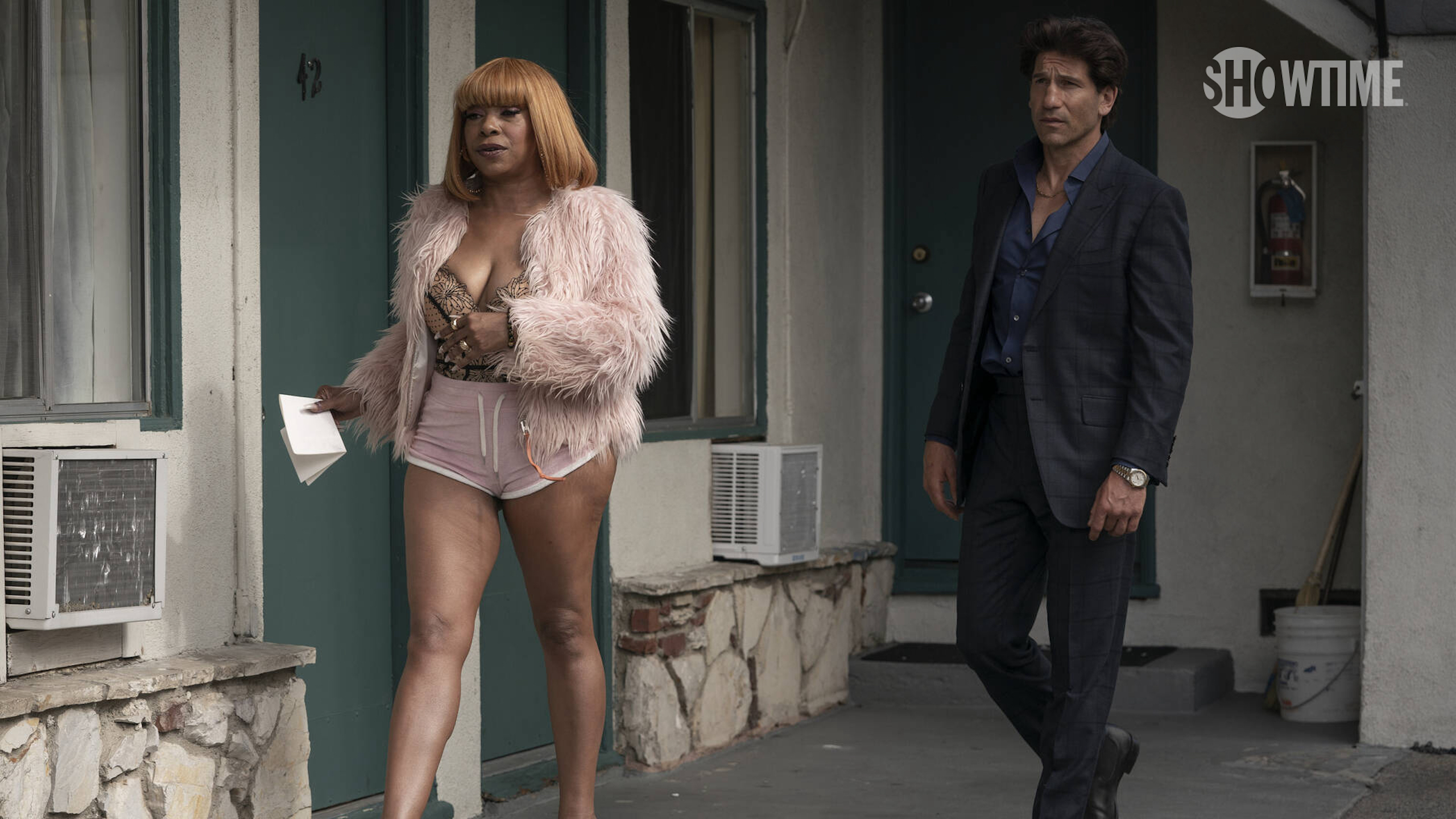 Paula Jai Parker and Jon Bernthal in The Escape Wheel (2022)