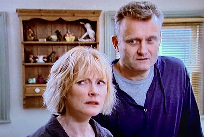 Hugh Dennis and Claire Skinner in Outnumbered (2007)