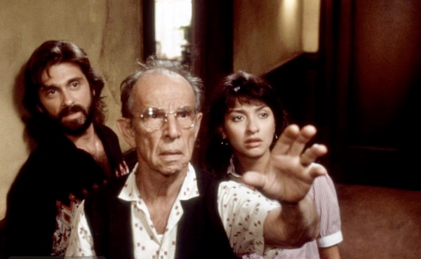 Elizabeth Peña, Hume Cronyn, and Dennis Boutsikaris in *batteries not included (1987)