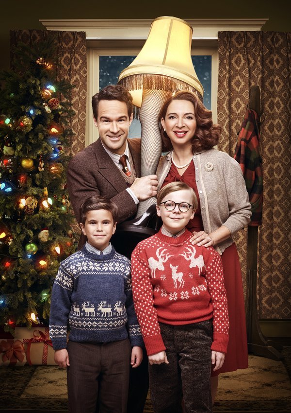 Chris Diamantopoulos, Maya Rudolph, Andy Walken, and Tyler Wladis in A Christmas Story Live! (2017)