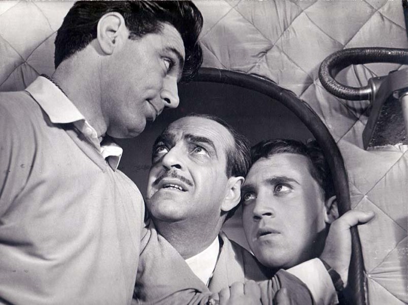 Aleksandr Barushnoy, Otar Koberidze, and Vladimir Vysotskiy in 713 prosit posadku (1962)