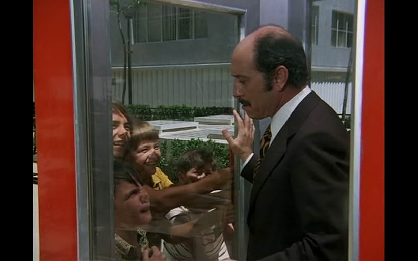 José Luis López Vázquez in La cabina (1972)