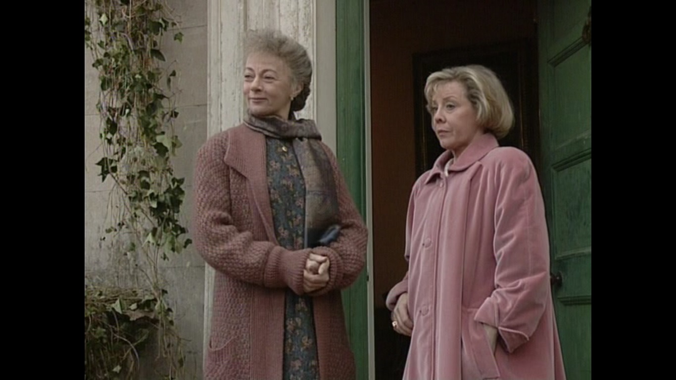 June Barry and Geraldine McEwan in Mulberry (1992)