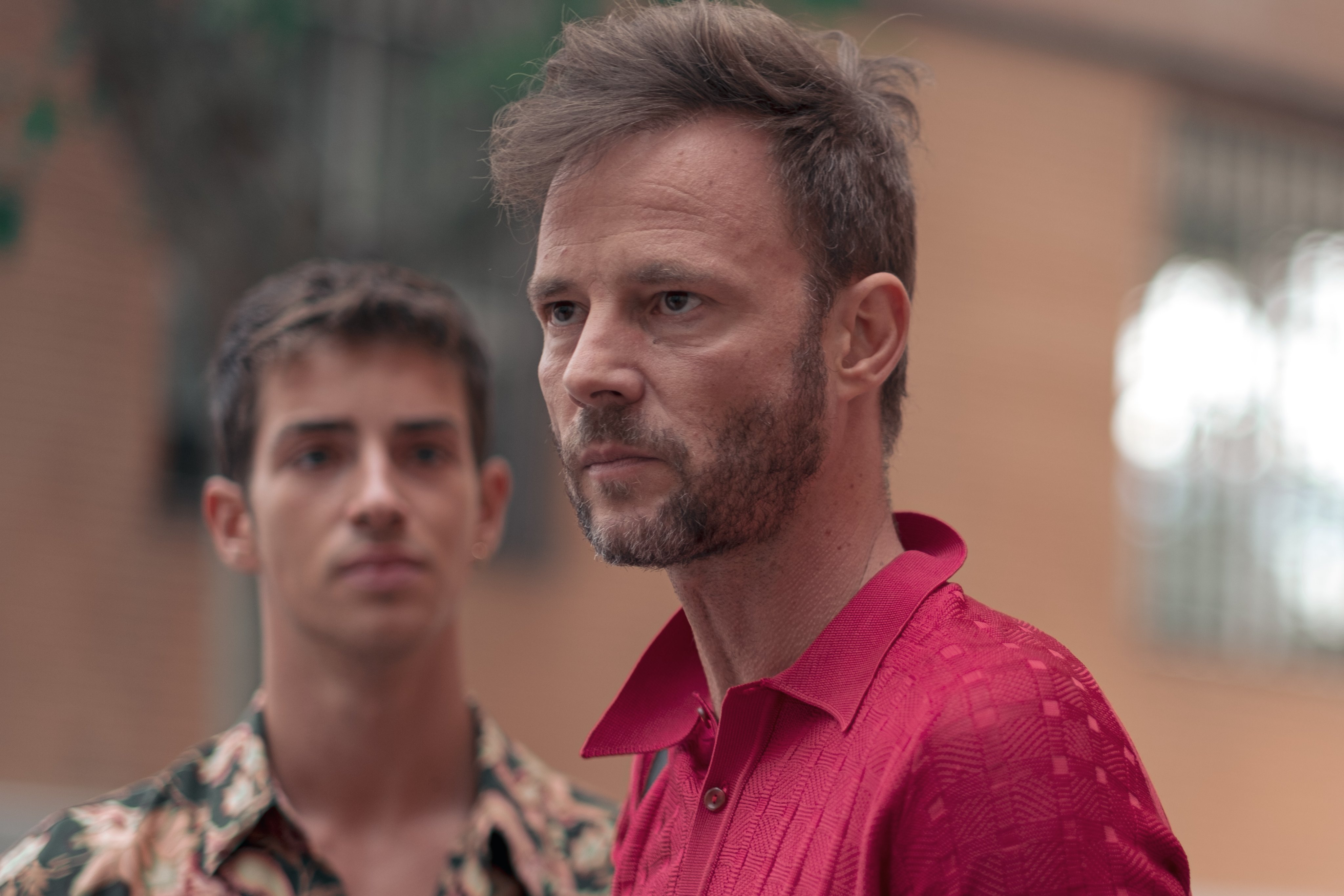 Eloy Azorín and Manu Ríos in La edad de la ira (2022)