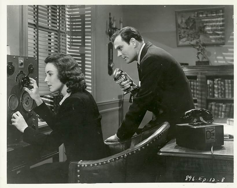 Ralph Byrd and Jennifer Jones in Dick Tracy's G-Men (1939)