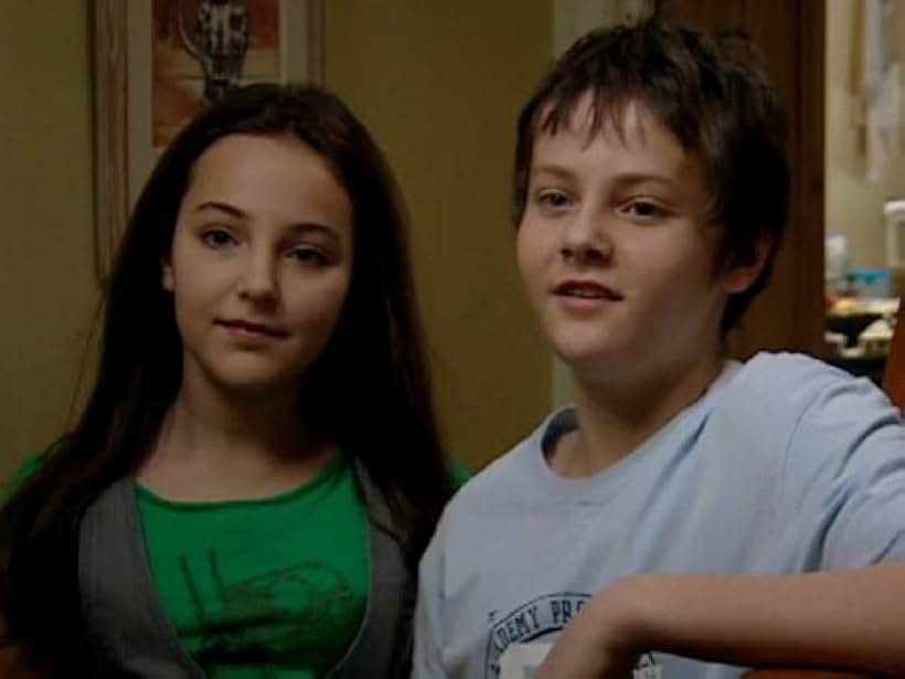 Michaela Brooks and Tyger Drew-Honey in Outnumbered (2007)