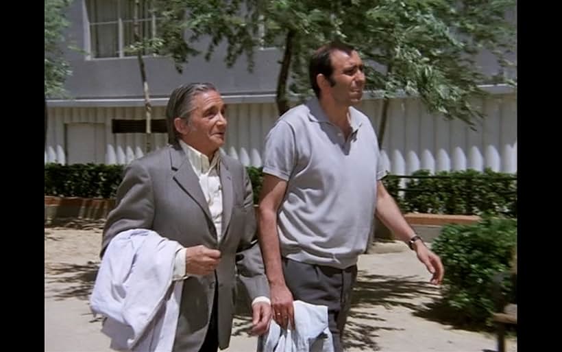 Felipe Martín Puertas and José Montijano in La cabina (1972)