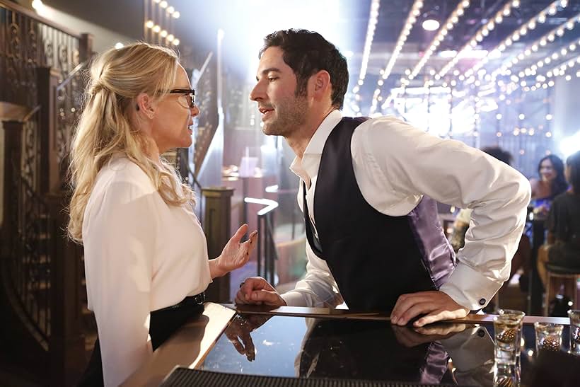 Rachael Harris and Tom Ellis in Lucifer (2016)