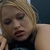 Yuliya Mayarchuk in Tra(sgre)dire (2000)