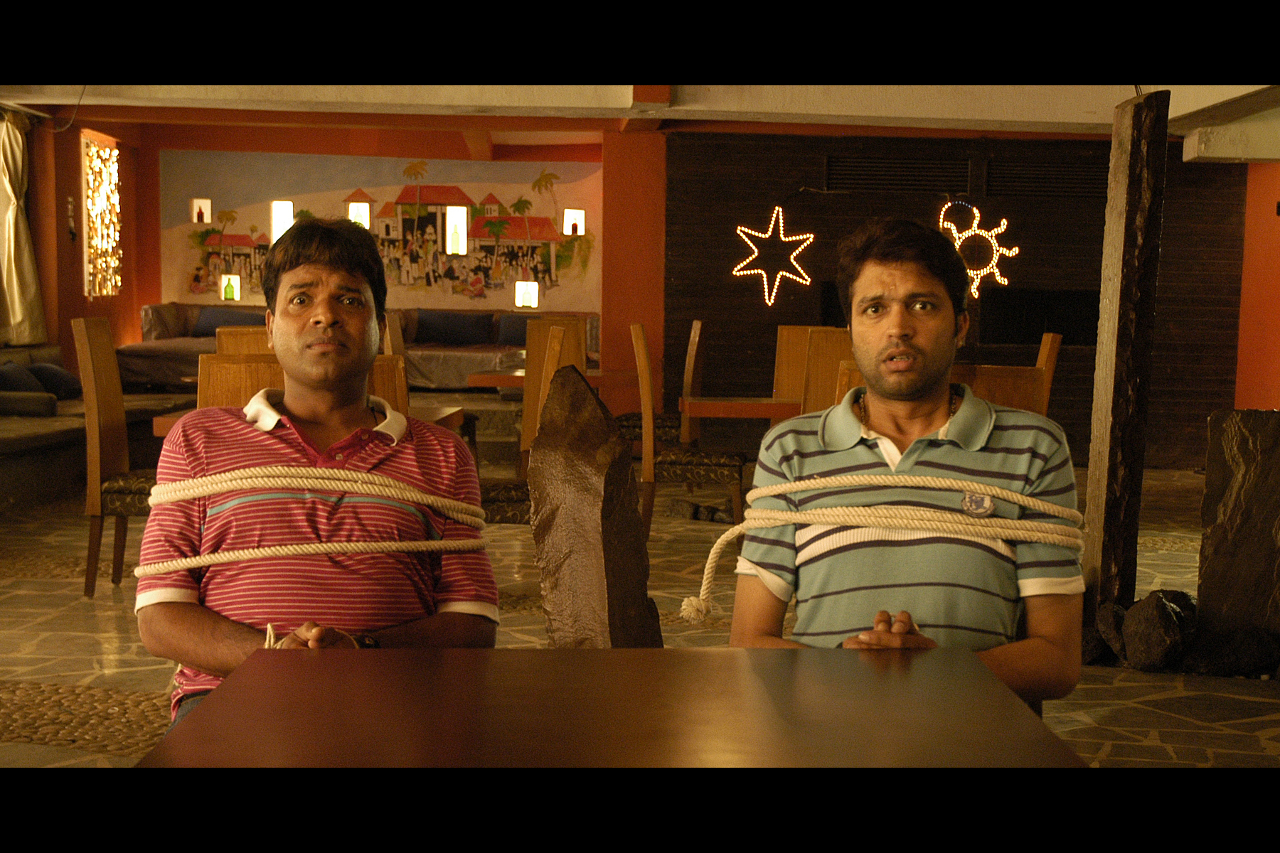 Ankush Chaudhari and Bharat Jadhav in Uladhaal (2008)