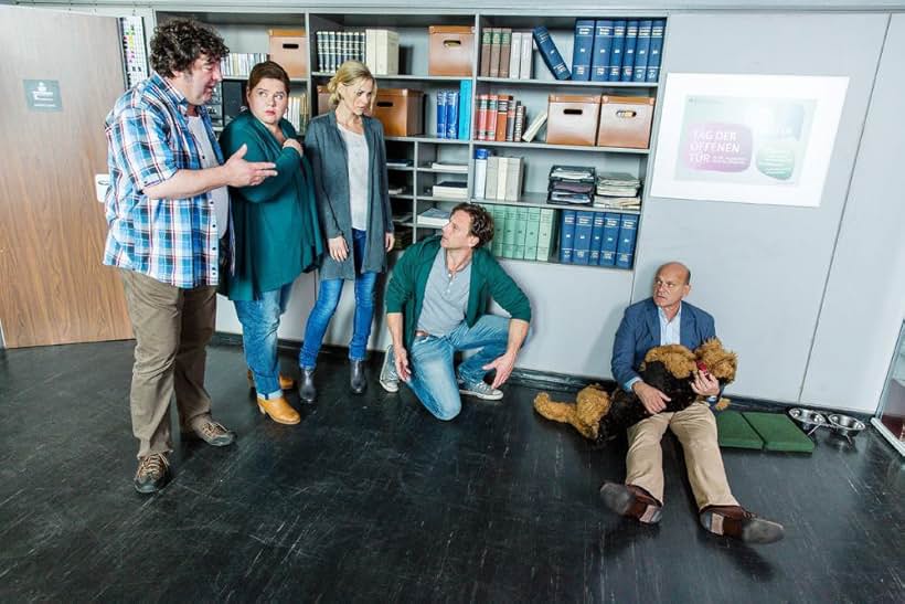 Hendrik Duryn, Ulrich Gebauer, Nadine Wrietz, Rainer Piwek, and Jessica Ginkel in Der Lehrer (2009)