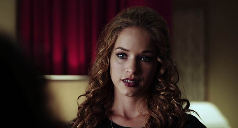 Alexis Knapp in Urge (2016)