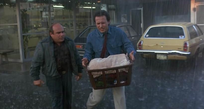 Billy Crystal and Danny DeVito in Throw Momma from the Train (1987)