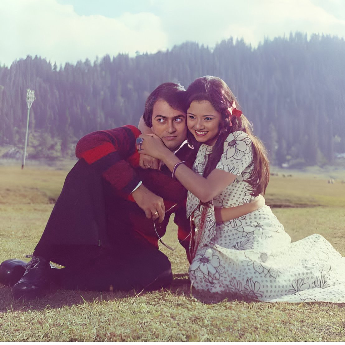 Kaajal Kiran and Tariq in Hum Kisise Kum Naheen (1977)