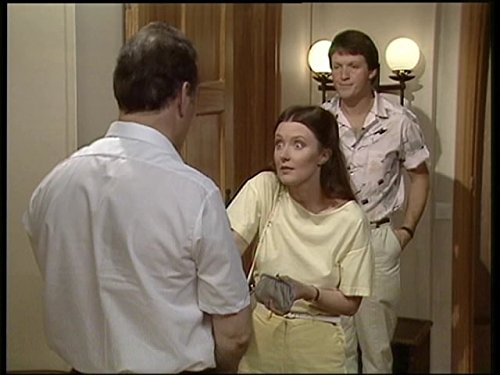 Julia Tobin and Kevin Whately in Auf Wiedersehen, Pet (1983)