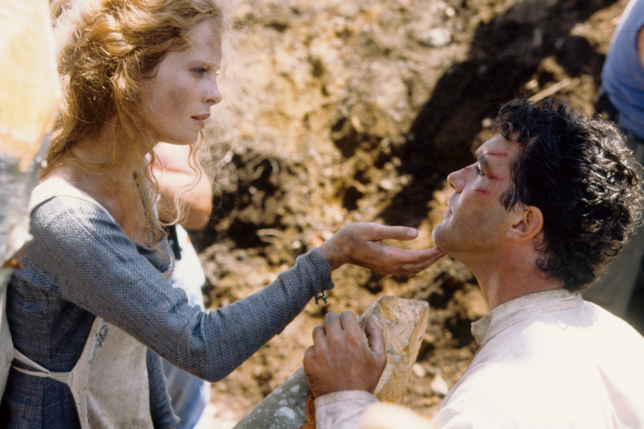 Antonio Banderas and Maria Bonnevie in The 13th Warrior (1999)