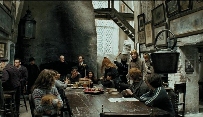 Timothy Spall, Rupert Grint, Daniel Radcliffe, Chris Rankin, Jim Tavaré, Emma Watson, Bonnie Wright, James Phelps, Oliver Phelps, and Crackerjack in Harry Potter and the Prisoner of Azkaban (2004)