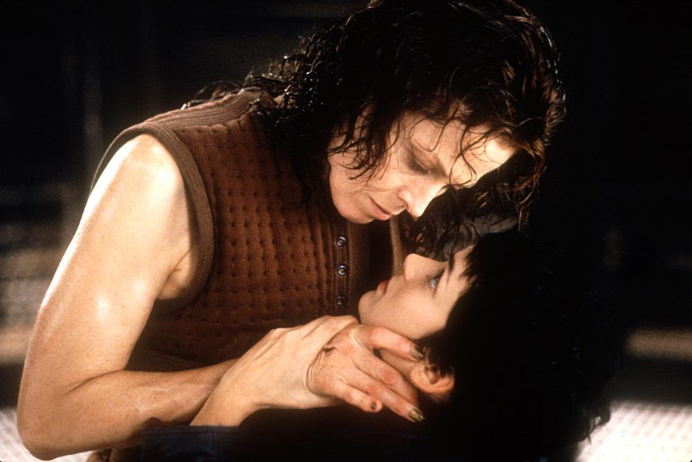 Winona Ryder and Sigourney Weaver in Alien Resurrection (1997)