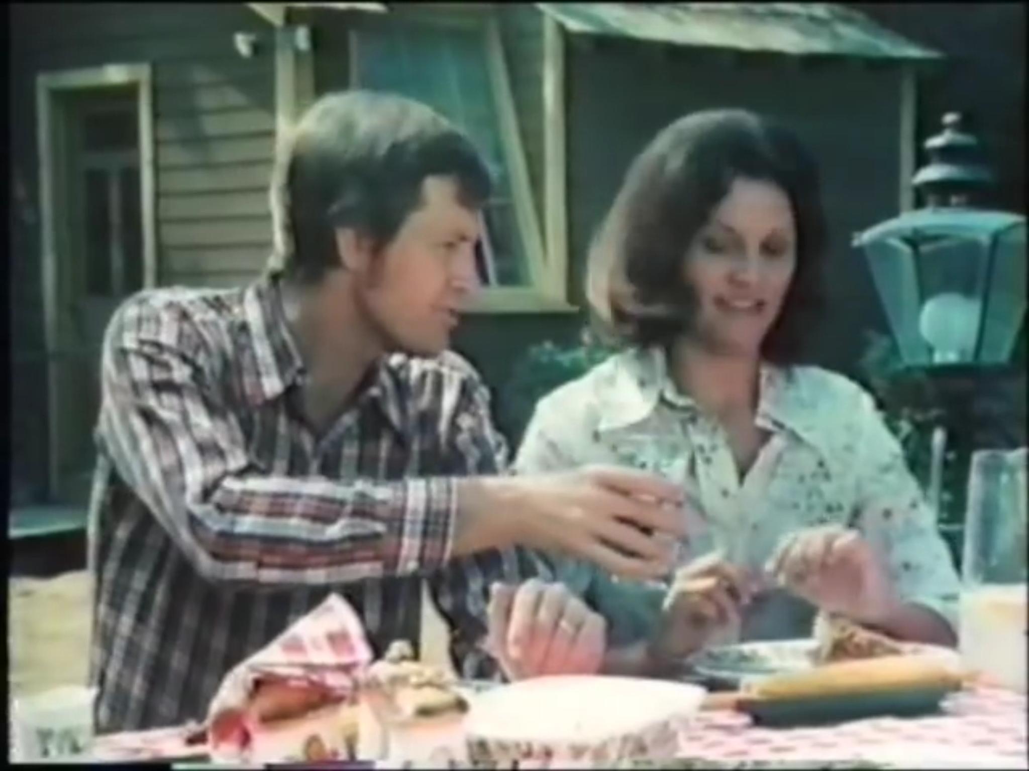 Ronny Cox and Frances Lee McCain in Apple's Way (1974)