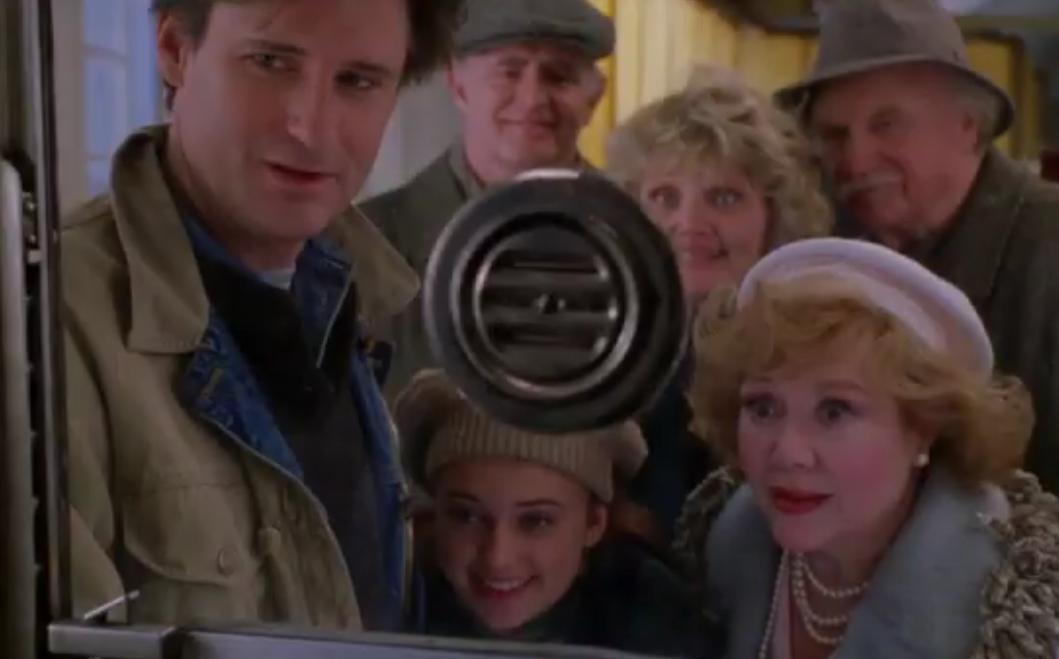 Bill Pullman, Peter Boyle, Glynis Johns, Monica Keena, Micole Mercurio, and Jack Warden in While You Were Sleeping (1995)