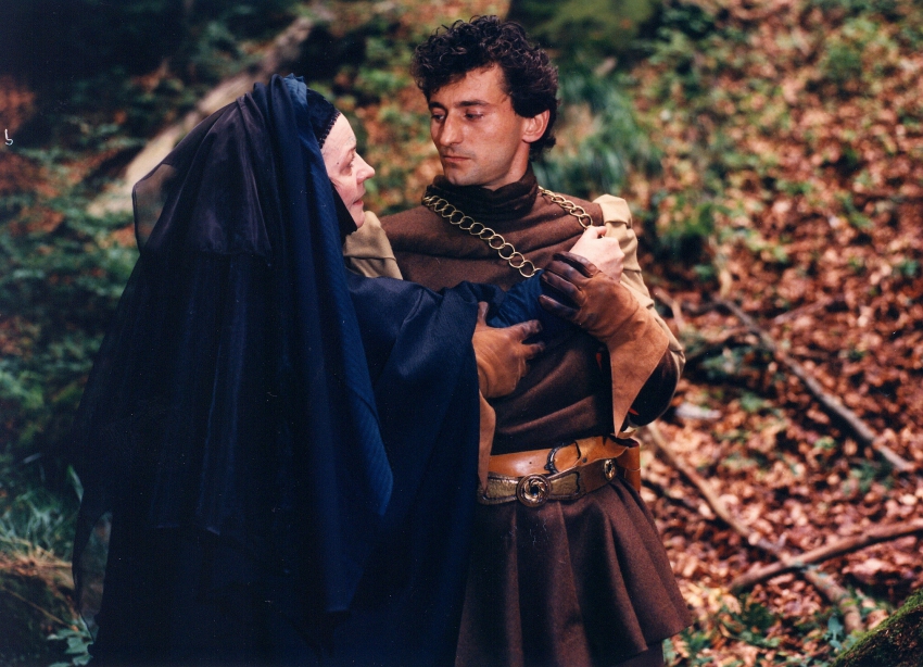 Vera Galatíková and Ondrej Vetchý in Zelený rytír (1993)