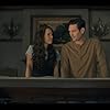 Carla Gugino and Henry Thomas in The Haunting of Hill House (2018)