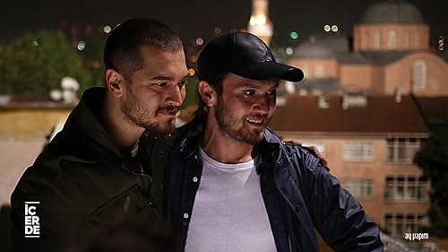 Aras Bulut Iynemli and Çagatay Ulusoy in Insider (2016)