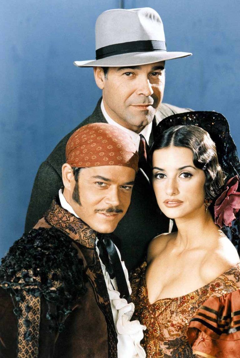 Penélope Cruz, Antonio Resines, and Jorge Sanz in The Girl of Your Dreams (1998)