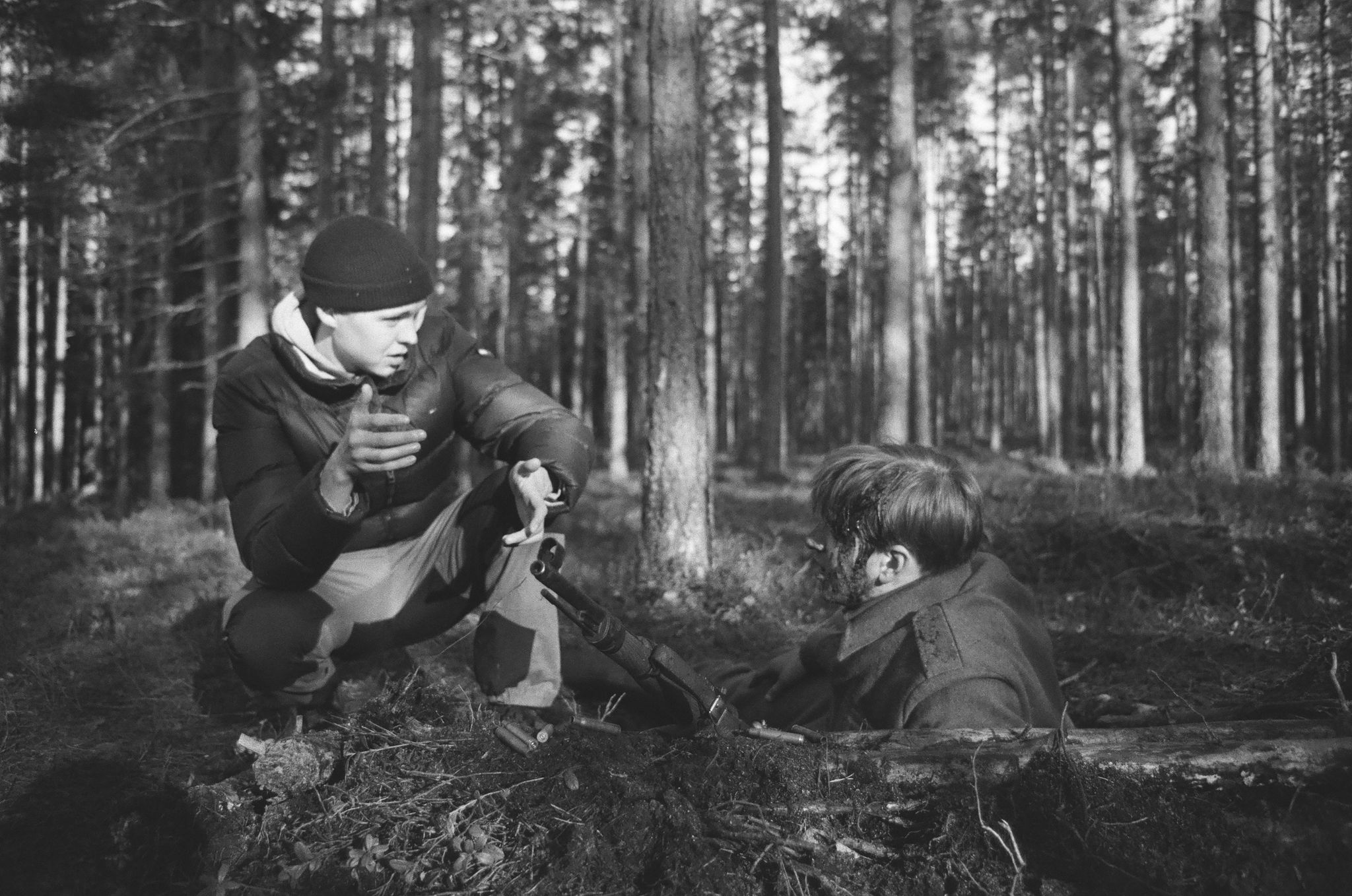 William Albäck and Leevi Pellas in Hetkesi Koittaa (2022)