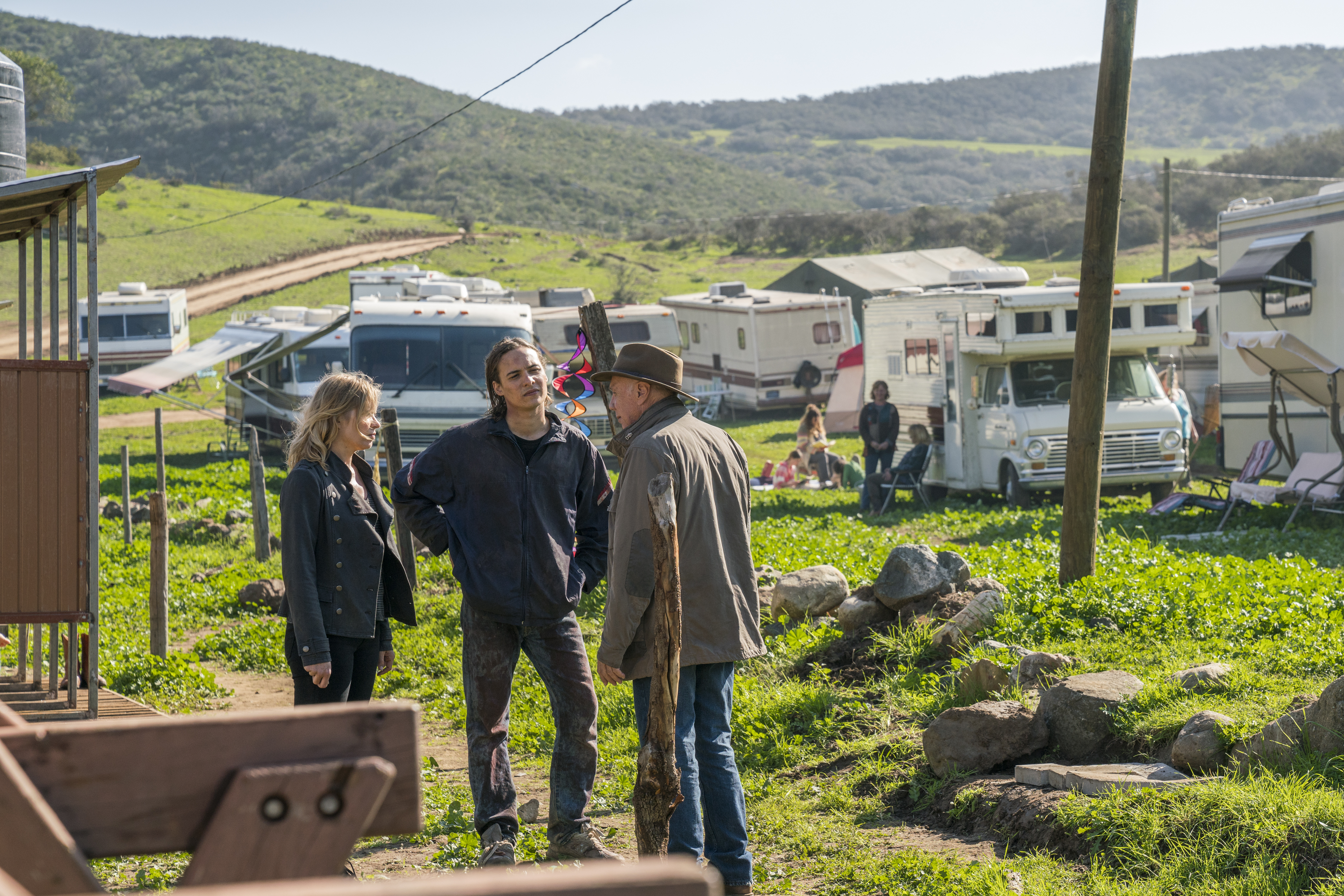 Dayton Callie, Kim Dickens, and Frank Dillane in Fear the Walking Dead (2015)